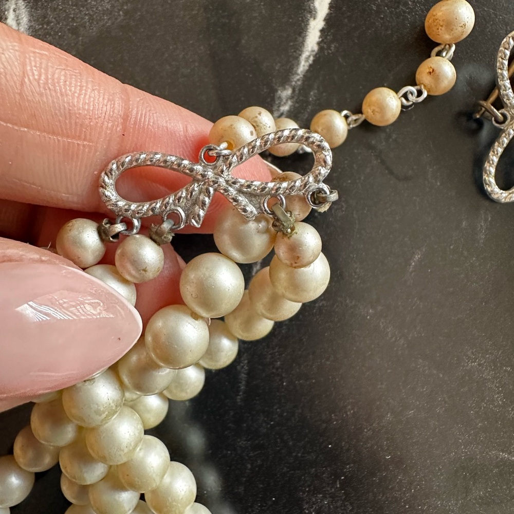 Lot of Vintage Jewelry (10pcs). Necklaces, Chokers, and Earrings. Pre-owned. - Picture 14 of 15